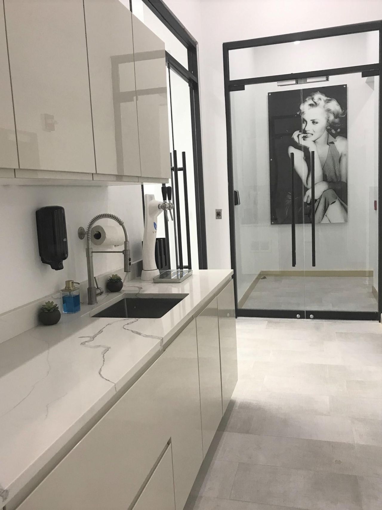 NYC training rooms Meeting room Monroe Meeting Room image 6