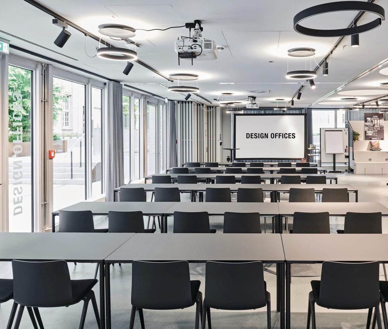 Leipzig  Business center Arena (TR I - V) image 2