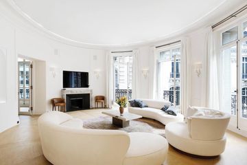 Paris training rooms Private residence Luxury Apartment image 0