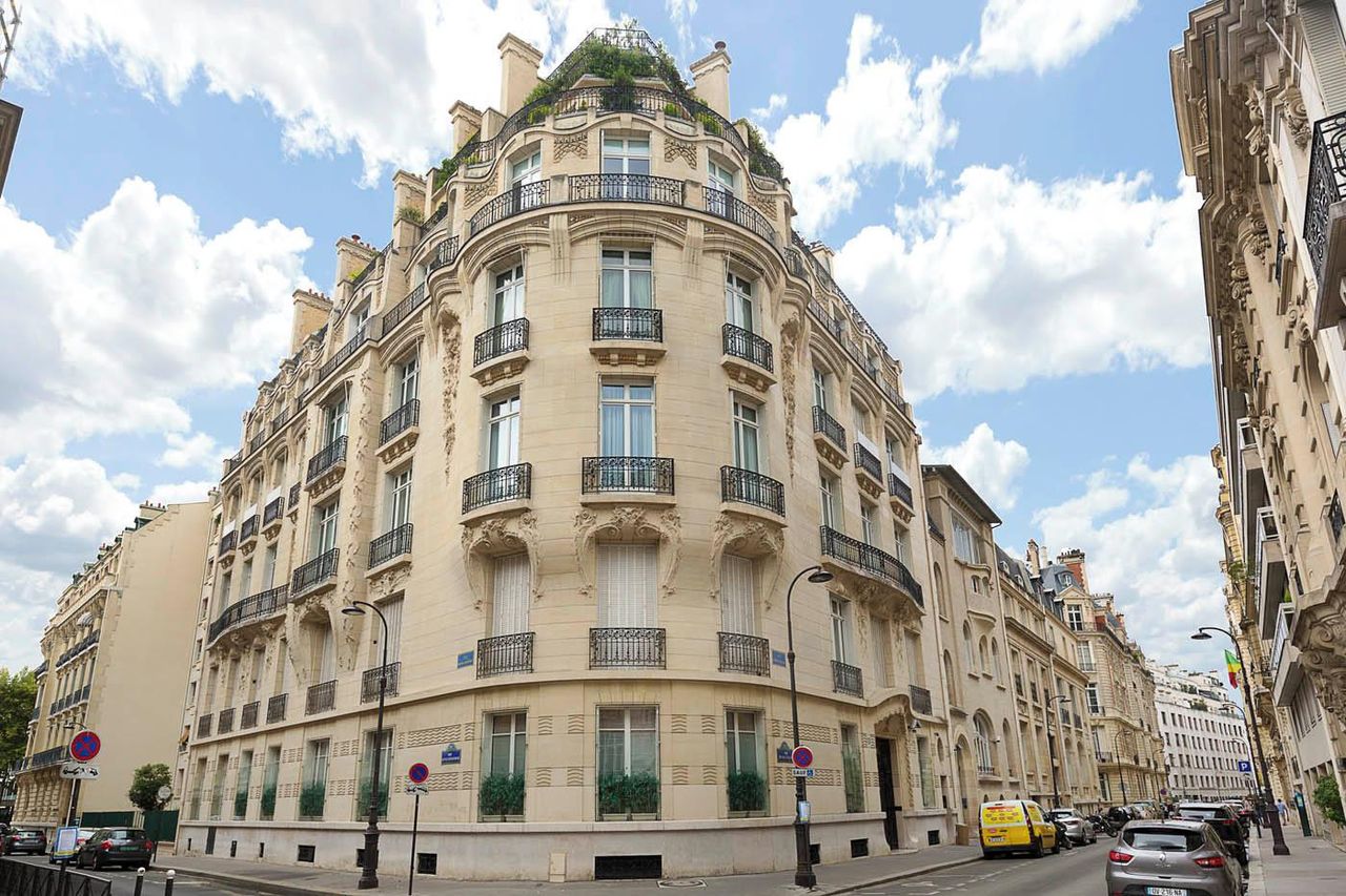 Paris training rooms Private residence Luxury Apartment image 10