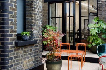 London training rooms Backyard Private Outdoor Courtyard image 0