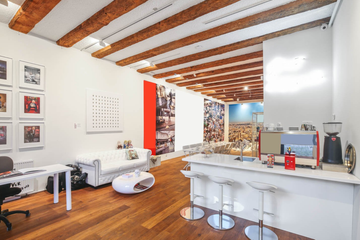 Amsterdam training rooms Galerie Creative meeting space with activistic art image 2