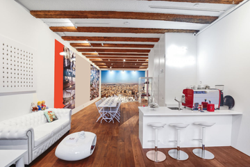 Amsterdam training rooms Galerie Creative meeting space with activistic art image 1