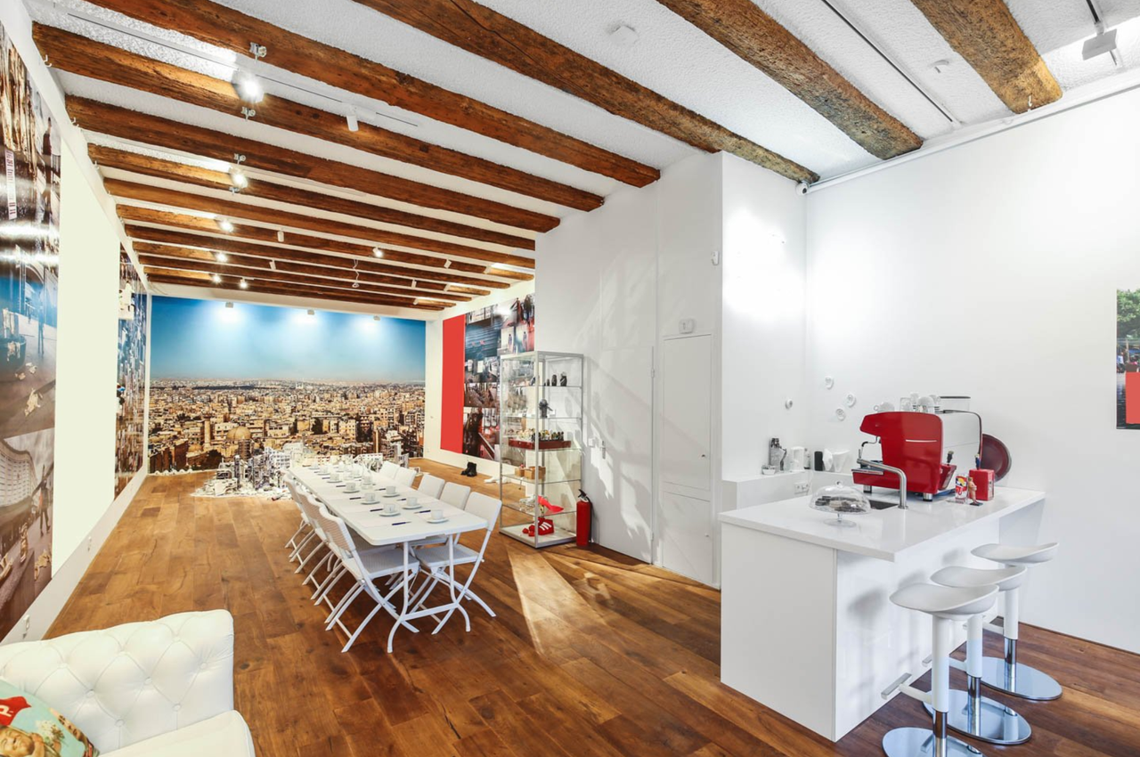 Amsterdam training rooms Galerie Creative meeting space with activistic art image 7