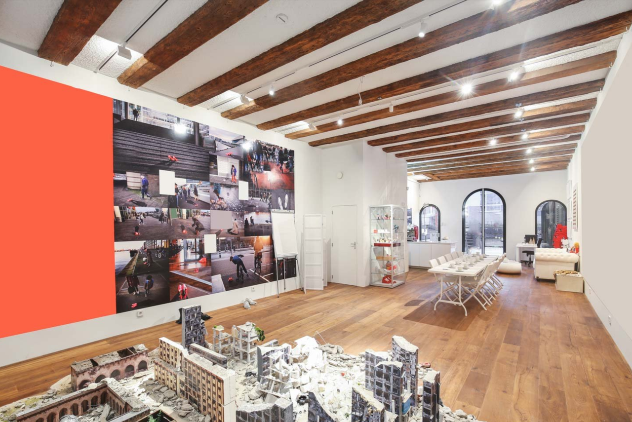 Amsterdam training rooms Galerie Creative meeting space with activistic art image 9