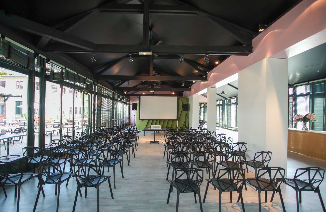 Paris training rooms Banquet hall La Grande Verrière image 7