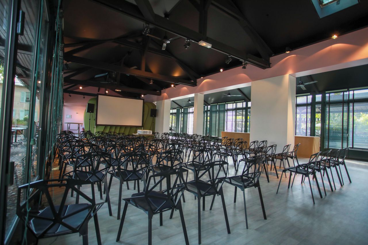 Paris training rooms Banquet hall La Grande Verrière image 20