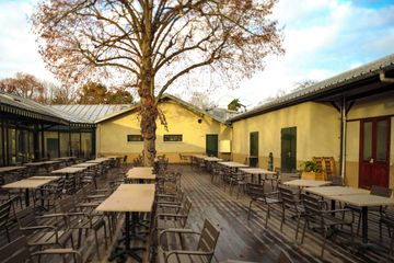 Paris training rooms Banquet hall La Grande Verrière image 28