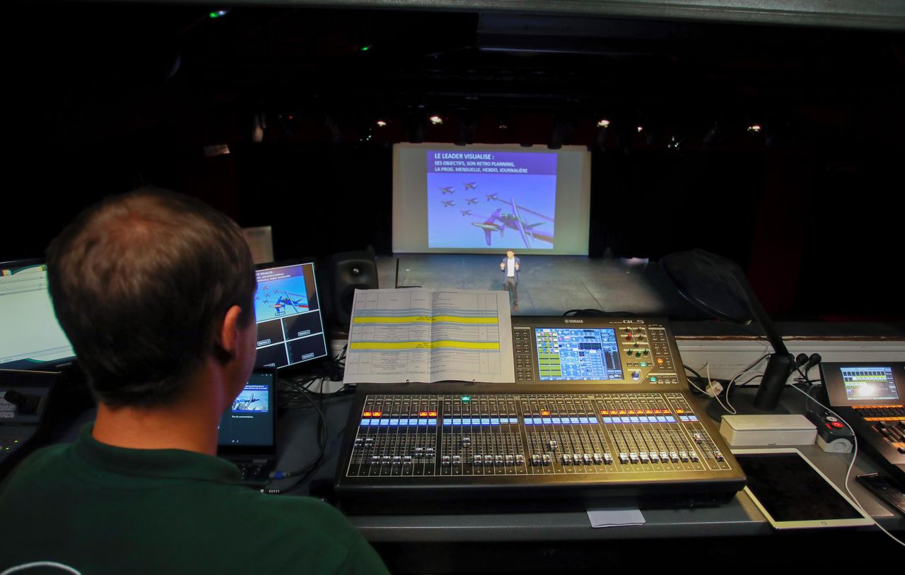 Paris training rooms Unusual venue Le Théâtre Rouge image 12