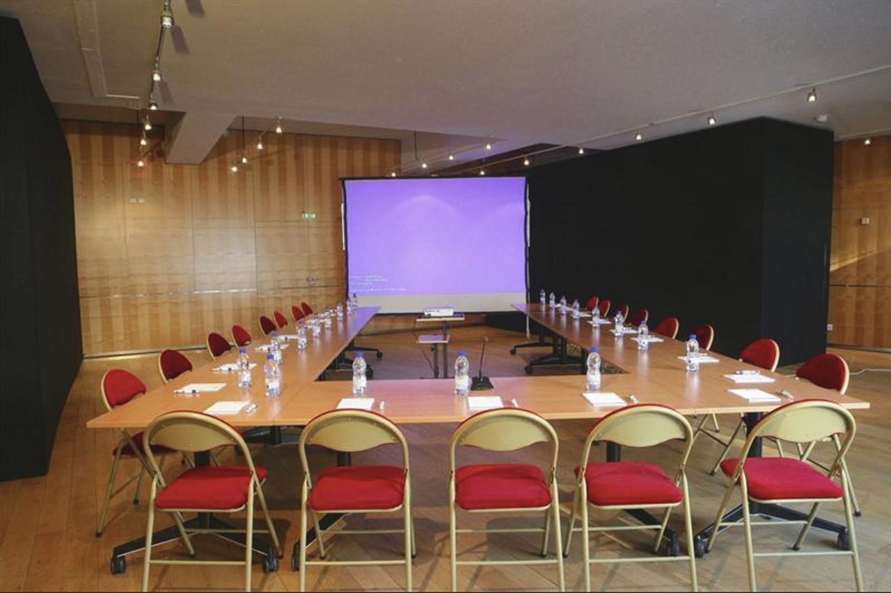 Paris training rooms Festsaal Charléty Stadium image 1