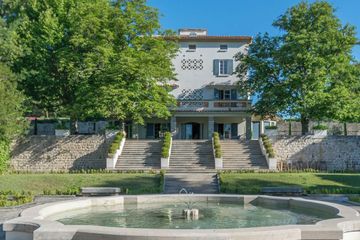 Rest of the World training rooms Unusual venue la maison Palatine image 1