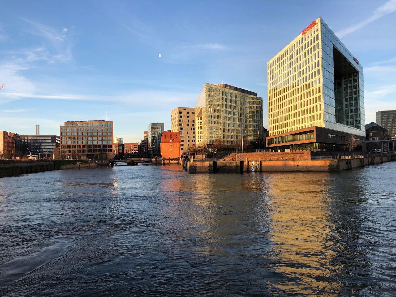 Hamburg training rooms Unusual venue Showroom/Meeting Room image 13