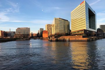 Hamburg training rooms Unusual venue Showroom/Meeting Room image 13