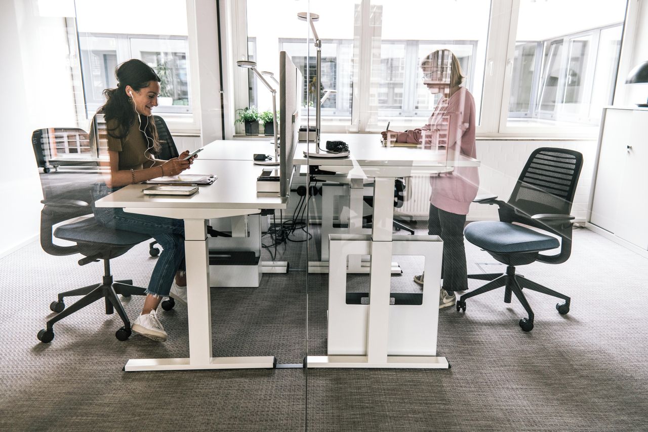 Hamburg Arbeitsgruppe Coworking Space stilwerk workspace Steharbeitsplatz / Flex Desk image 6