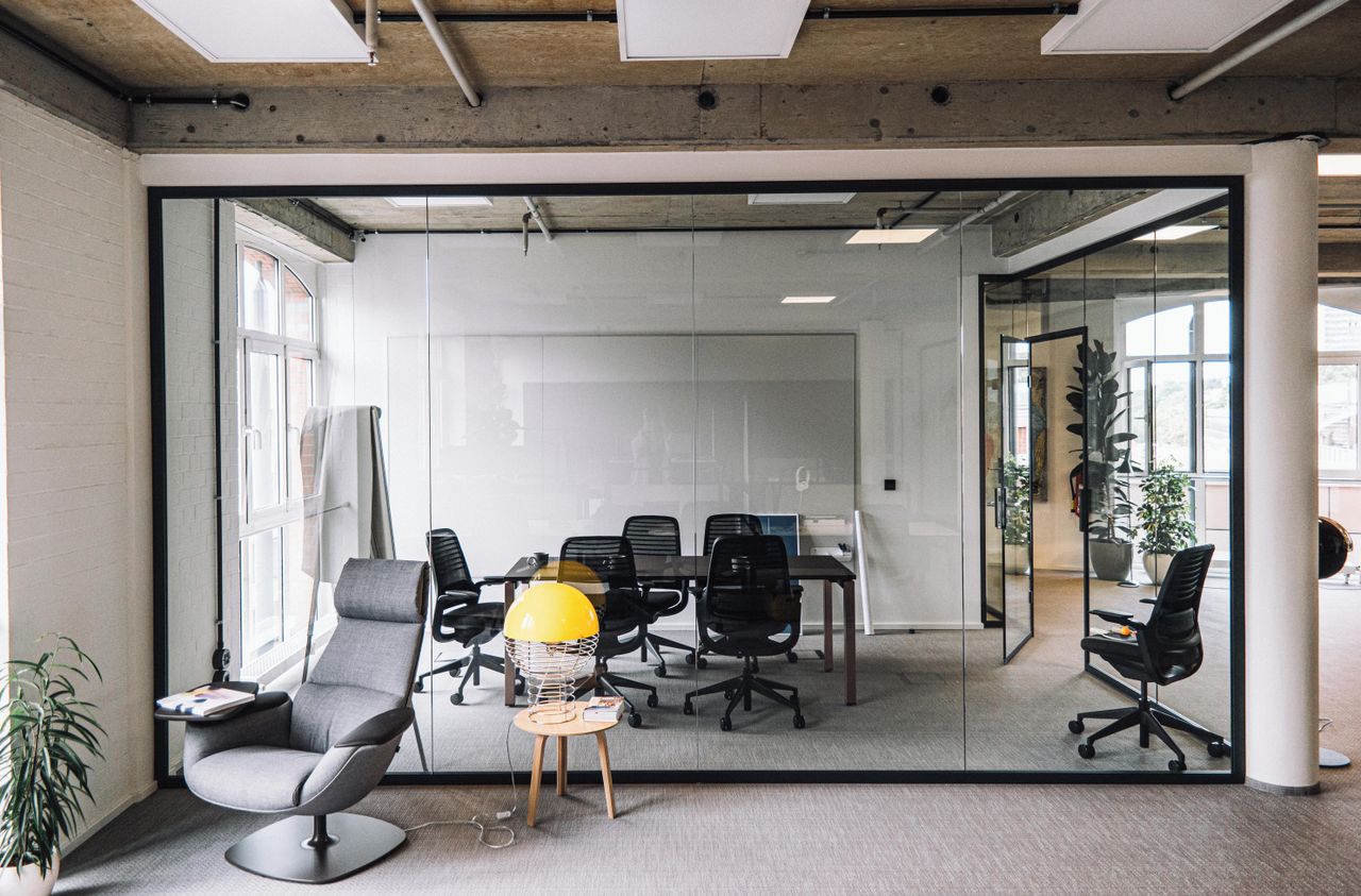 Hamburg Arbeitsgruppe Coworking Space stilwerk workspace Steharbeitsplatz / Flex Desk image 8
