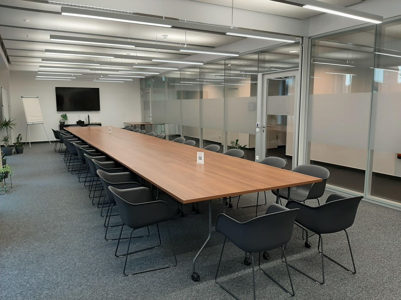 Frankfurt am Main  Coworking Space Moderner Konferenzraum SleevesUp! Frankfurt Gallus 