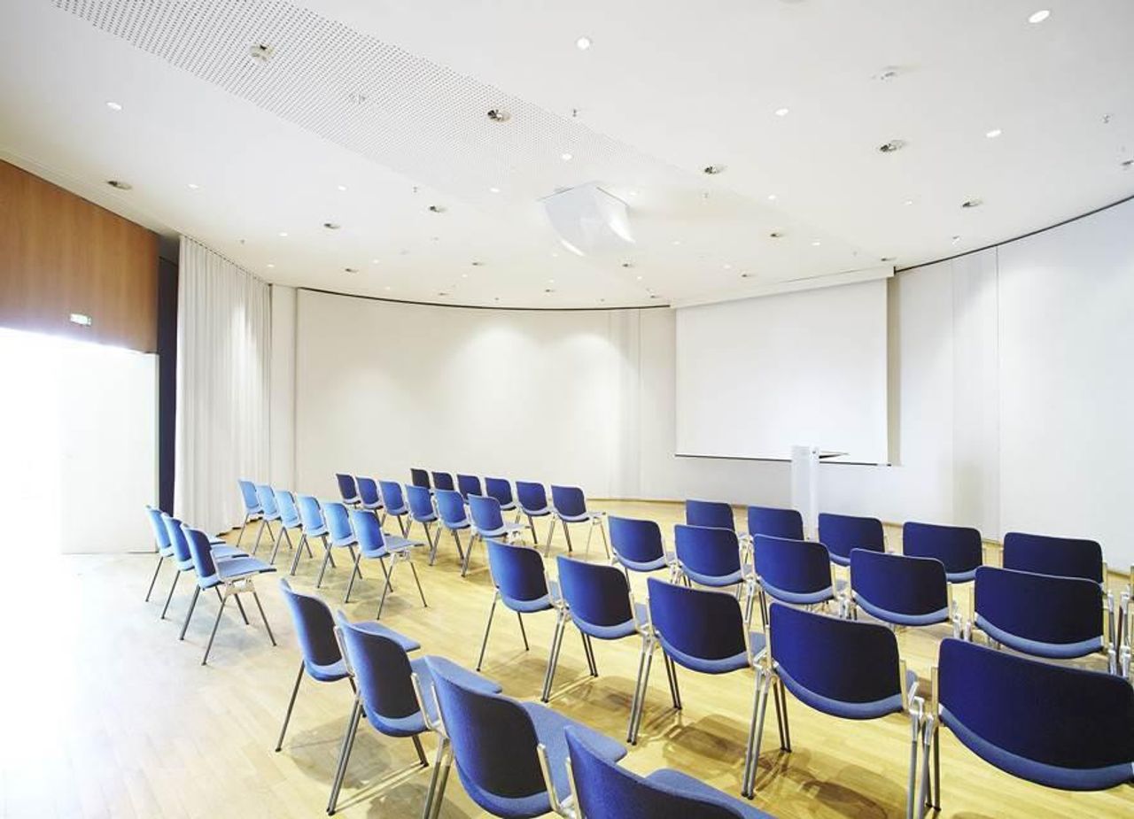 Frankfurt training rooms Boardroom Lecture hall image 2