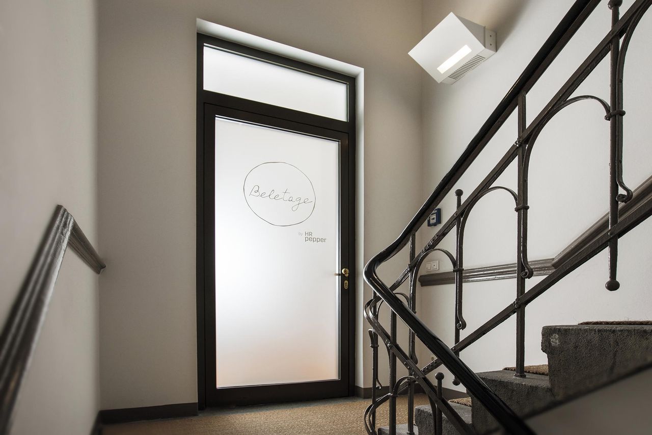 Berlin training rooms Meeting room Kaminzimmer image 13