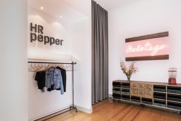 Berlin training rooms Meeting room Kaminzimmer image 4