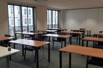 Hamburg Schulungsräume Boardroom Large and bright seminar room image 3