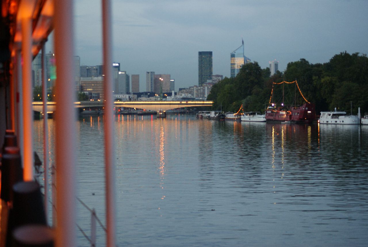 Paris corporate event spaces Boat SALON SUR L'EAU image 11
