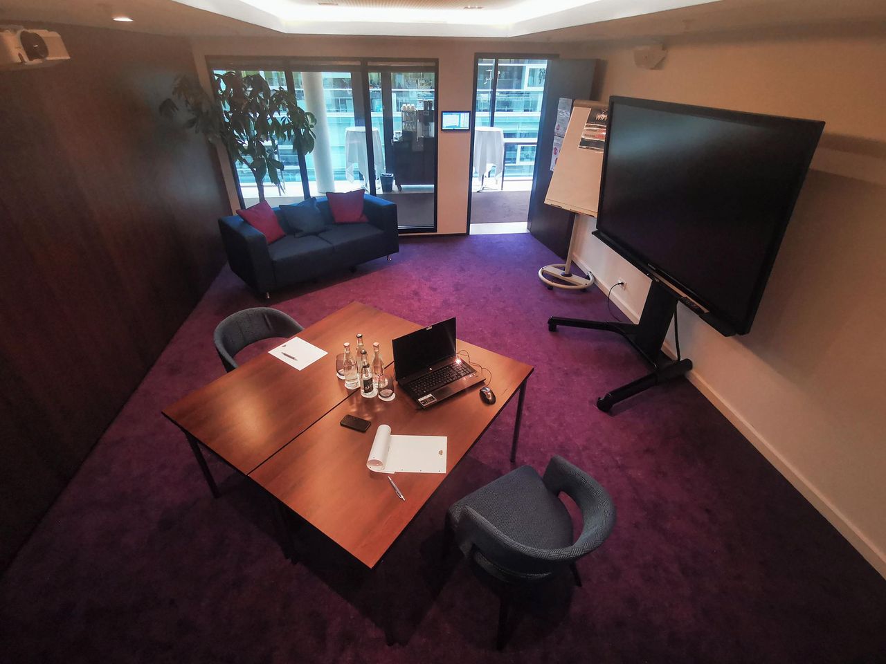 Zurich Schulungsräume Business center Purple Space Arbeitsplätze 5-8 image 1