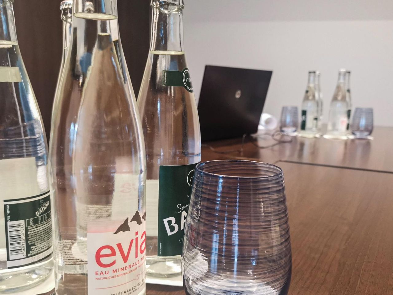 Zurich Schulungsräume Business center Purple Space Arbeitsplätze 5-8 image 4