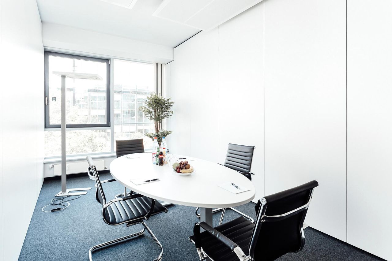 Frankfurt am Main  Business center  image 1