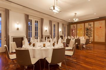 Rest der Welt Historisches Gebäude Salon Carl August image 1