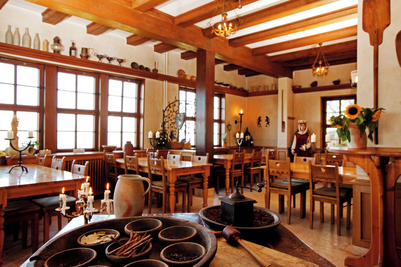 Rest der Welt  Historisches Gebäude Burgschenke Café Gadem image 3