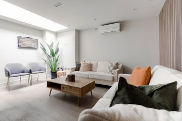 London  Praxis The Oak Room image 6