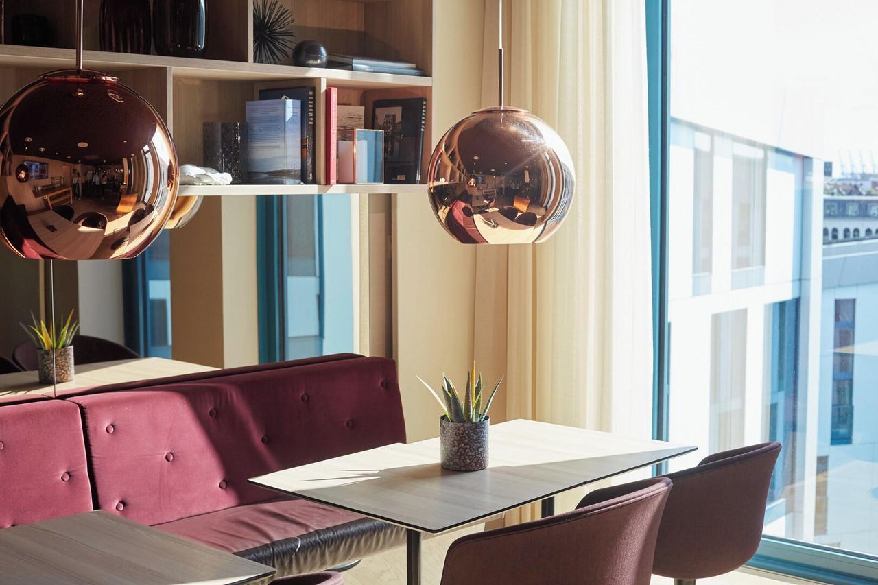 Hamburg Meetingräume Meetingraum Scandic Living Room image 4