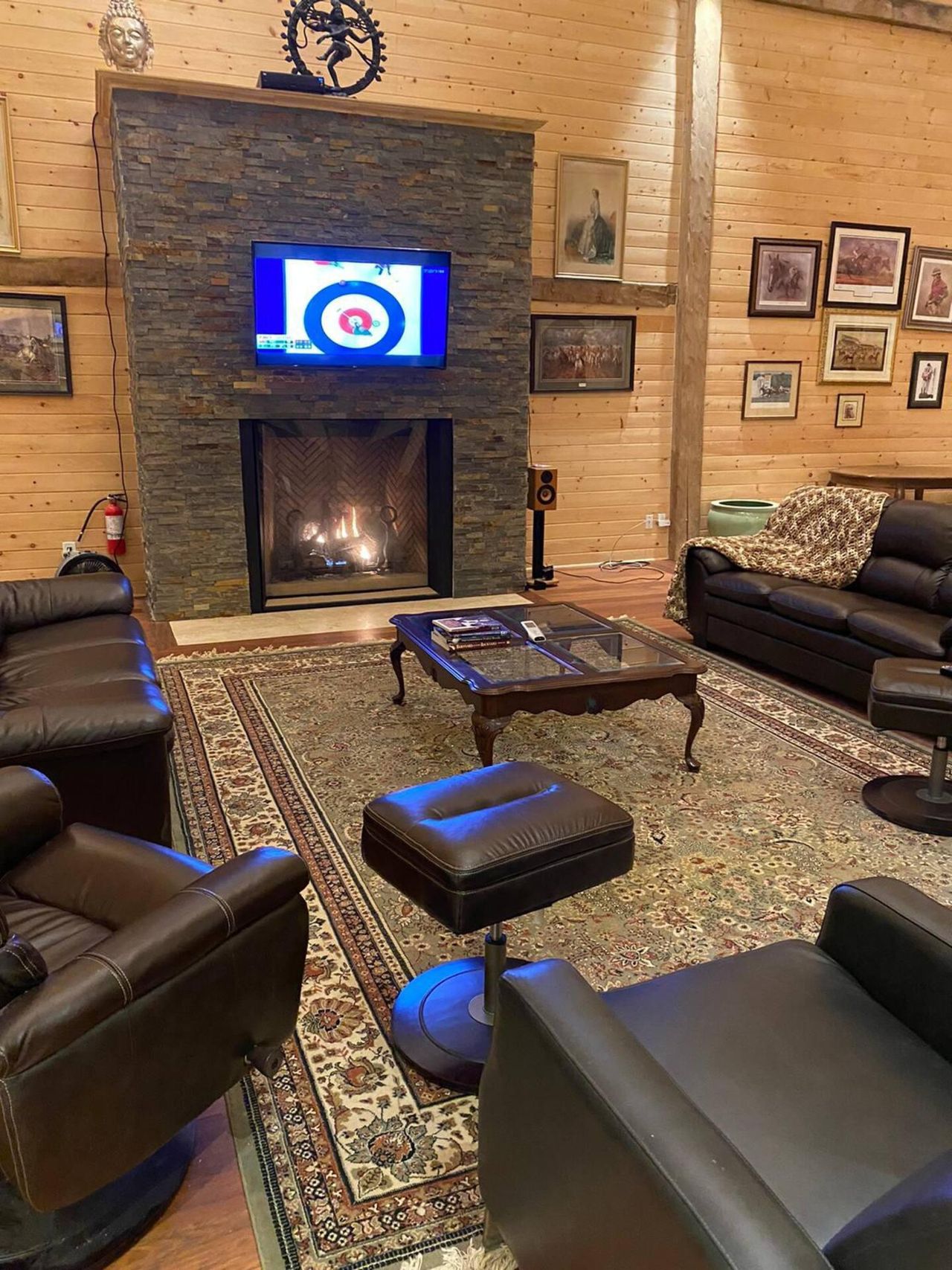 Rest of the World  Backyard Secret Luxy Barn in Orillia Ontario image 13