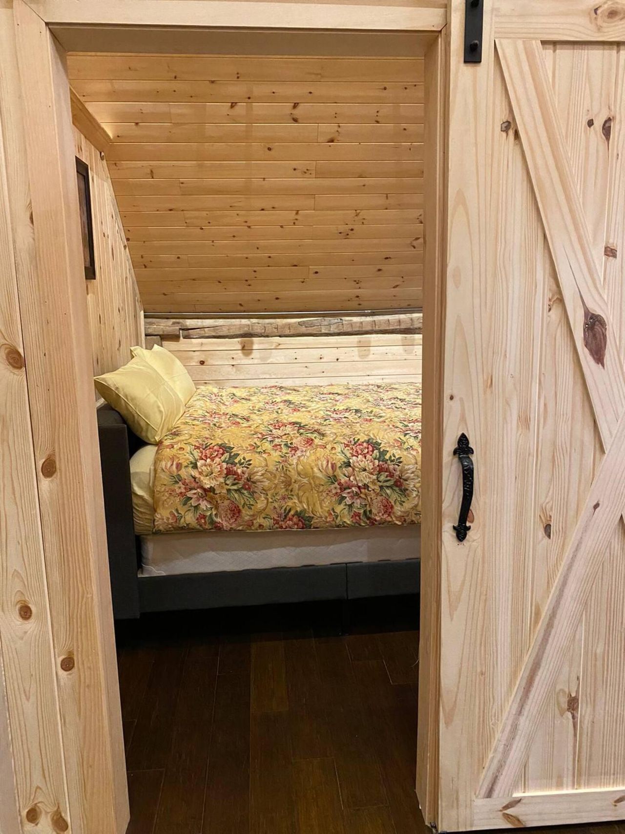 Rest of the World  Backyard Secret Luxy Barn in Orillia Ontario image 16