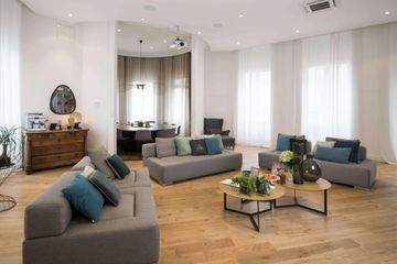 Lyon Unusual venue Le Salon image 2