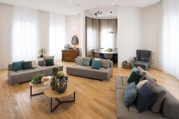 Lyon Unusual venue Le Salon image 3