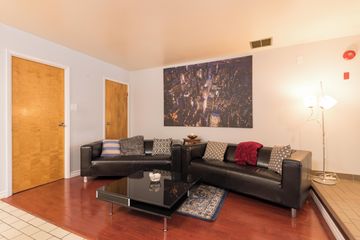 Rest van de wereld  Apartment Dundas St West - Second + Third Floor image 3