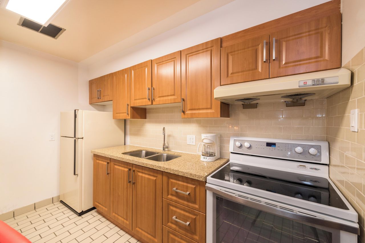 Rest van de wereld  Apartment Dundas St West - Second + Third Floor image 7