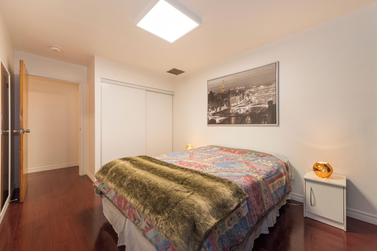 Rest van de wereld  Apartment Dundas St West - Second + Third Floor image 10