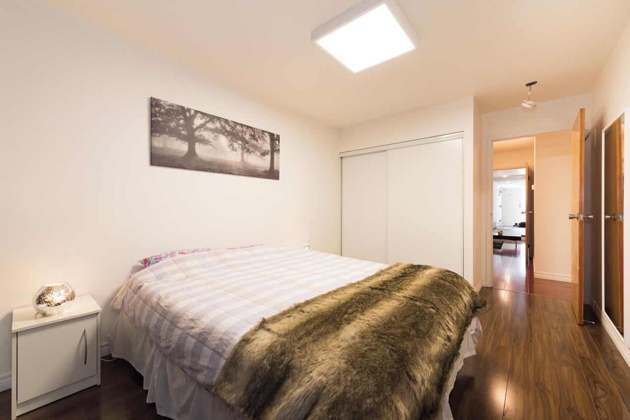 Rest van de wereld  Apartment Dundas St West - Second + Third Floor image 11