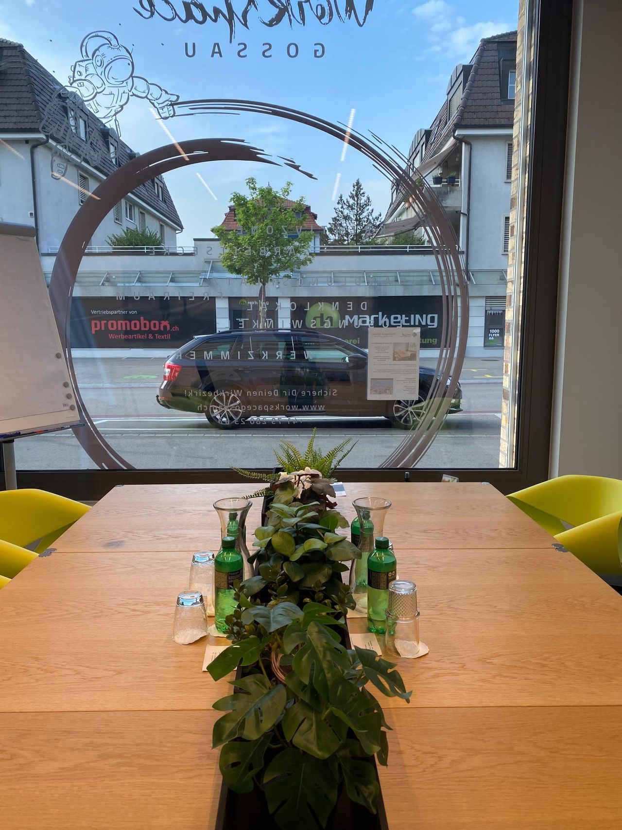 Rest of the World Kundengespräch  Sitzungszimmer image 4