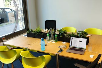 Rest der Welt Kundengespräch Sitzungszimmer image 2