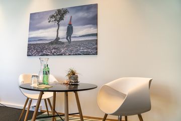 Rest der Welt Kundengespräch Sitzungszimmer image 1