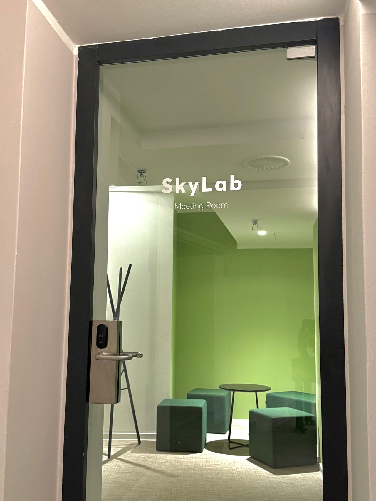 Berlin Coworking Meetingraum SkyLab - Space Shack image 5