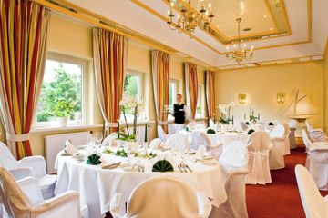 Rest der Welt PR & Marketing Event Klassisch Waldesruh Saal image 1