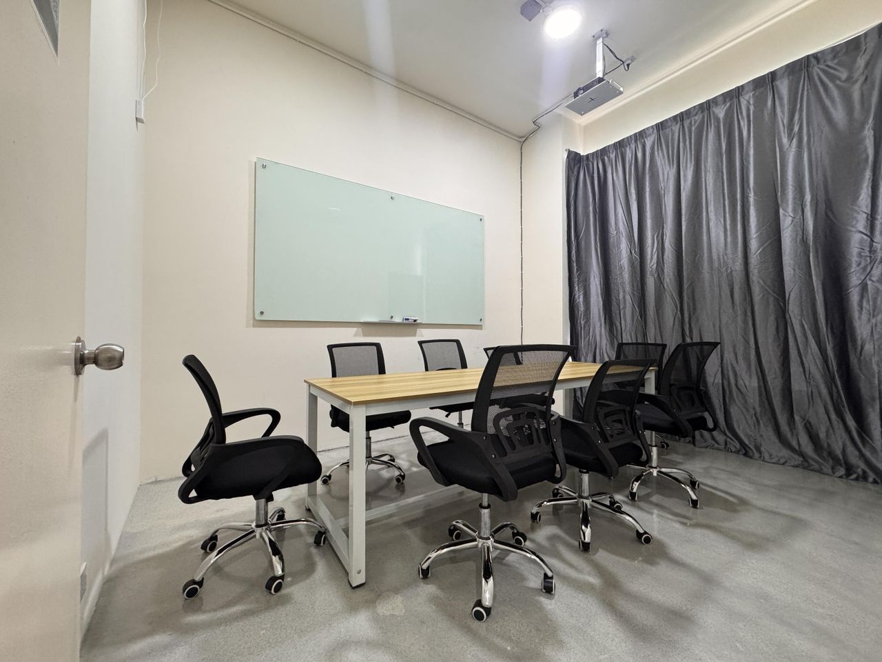 Kuala Lumpur Coworking Kantoorruimte Office Room B @ Sivo Coworking Space image 7