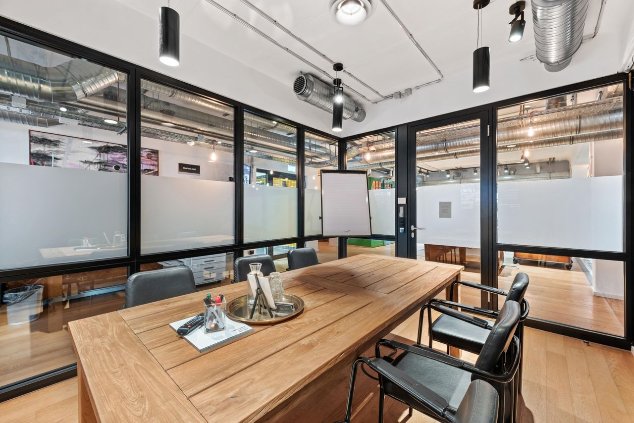 Hamburg  Coworking spaces Meeting room for 6 people image 2