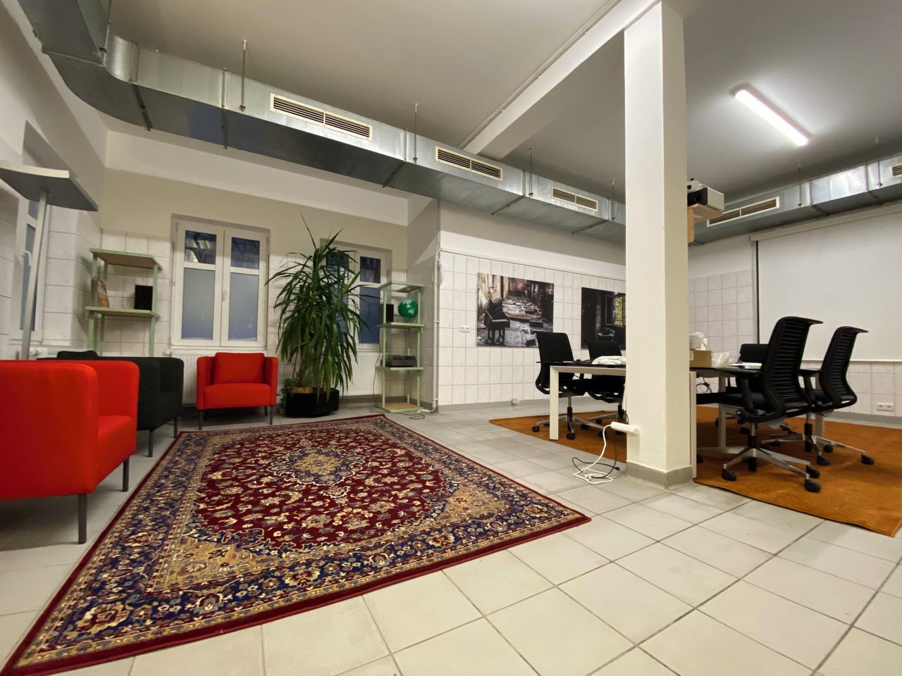 Leipzig  Coworking Space Meeting Raum. image 5