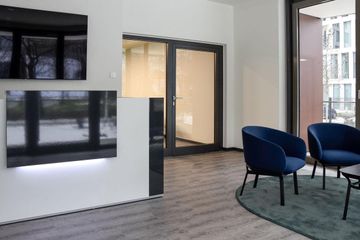 Darmstadt Coworking Space Moderne Eventlocation mit Podesttreppe image 4