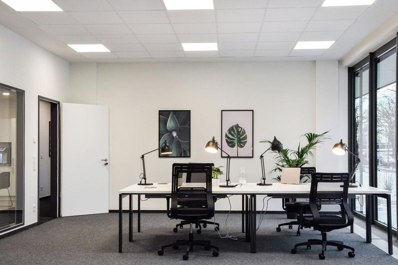 Darmstadt  Coworking space Moderner Meetingraum Anita image 6